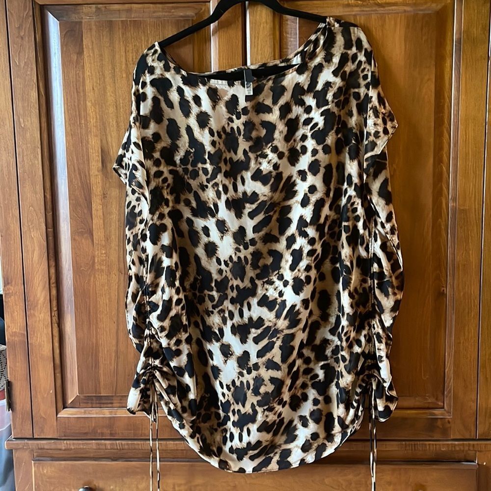 Victorias Secret leopard print  flowing top/coverup size XS/S loose style